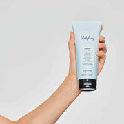 milk-shake-medium-gel-in-hand